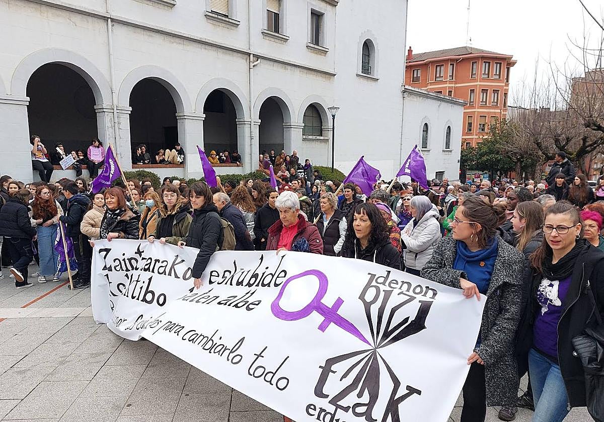 Marcha del 8-M en Basauri en 2023.