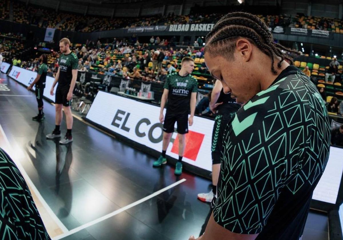 «Rezo por los jugadores de los dos equipos, que no haya lesiones». Los 'hombres de negro' descubren sus 'manías' antes de los partidos