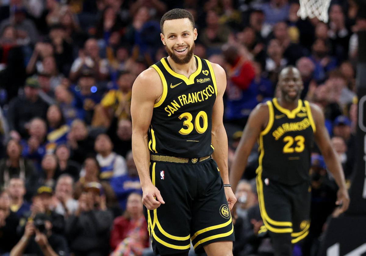 Stephen Curry sonríe durante el partido de la pasada madrugada ante Los Angeles Clippers.