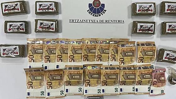 Detenido en Lezo un joven que escondía un kilo de hachís en paquetes de 'Kinder Bueno'