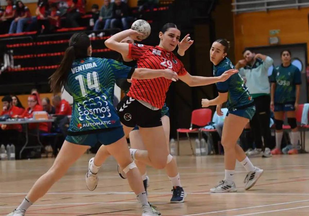 El equipo de balonmano de Zuazo durante un partido contra Morverde.