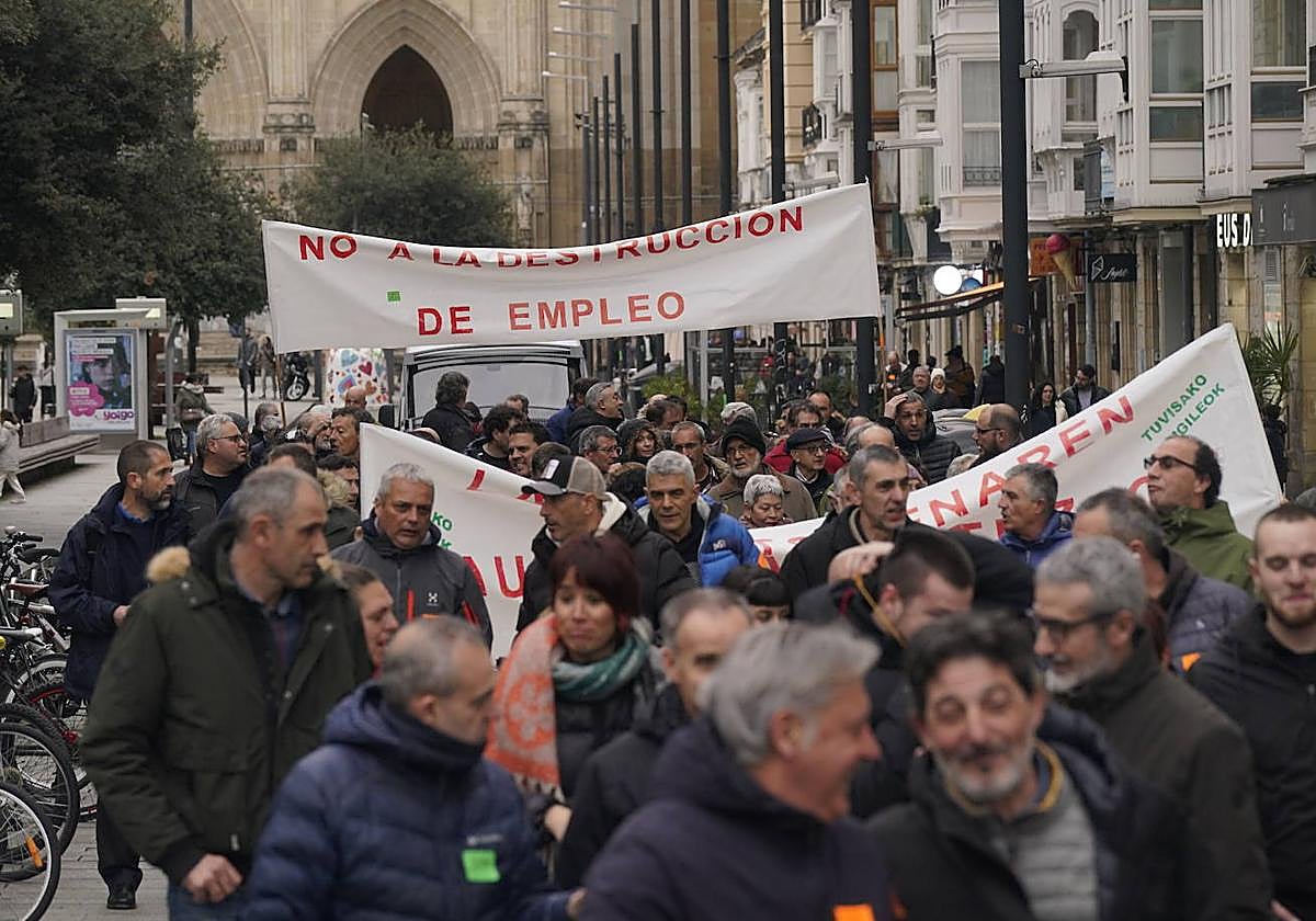 Trabajadores de Tuvisa durante una protesta.