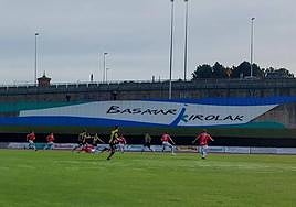 Imagen del partido disputado el domingo entre el Basconia y el San Ignacio.