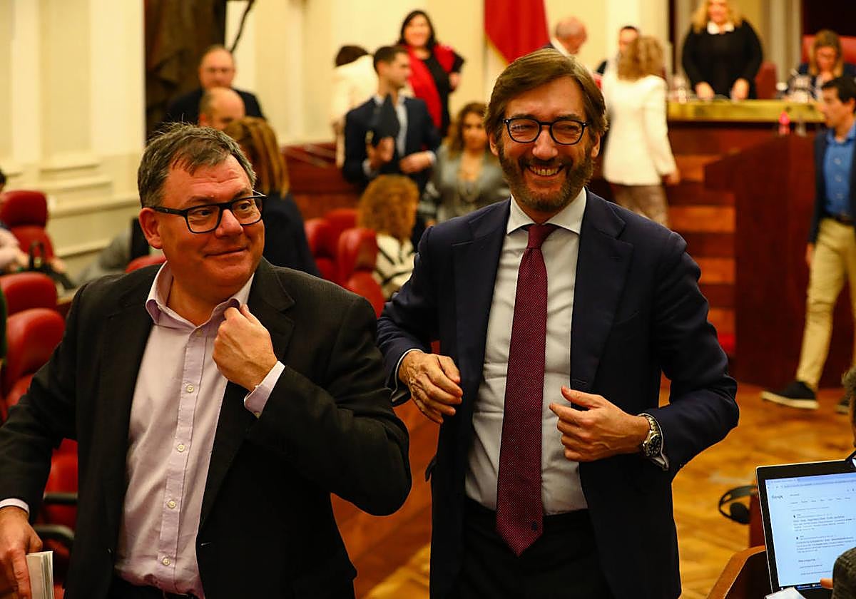 Josu López Ubierna (PSE) e Iñaki Oyarzabal (PP), en un pleno anterior.