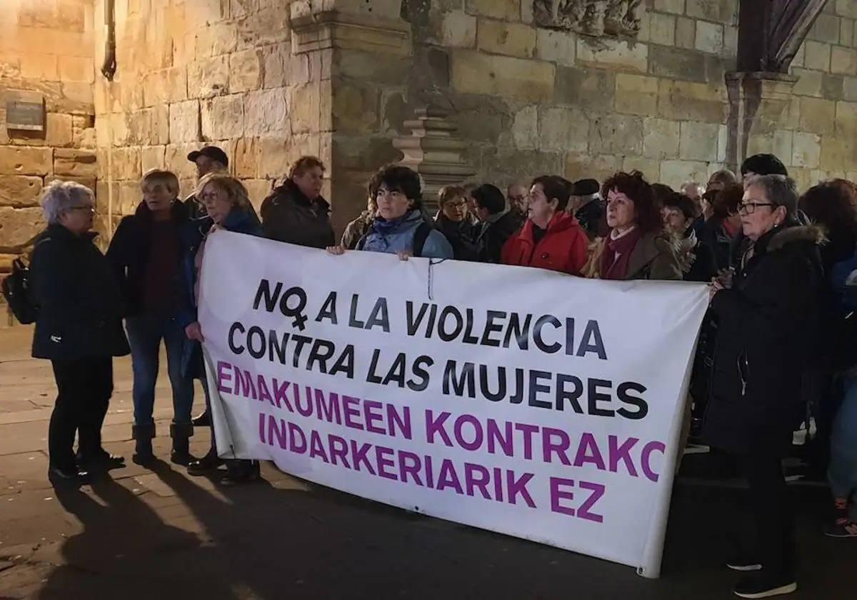 La asociación se concentra el último jueves de cada mes en Andra Mari.