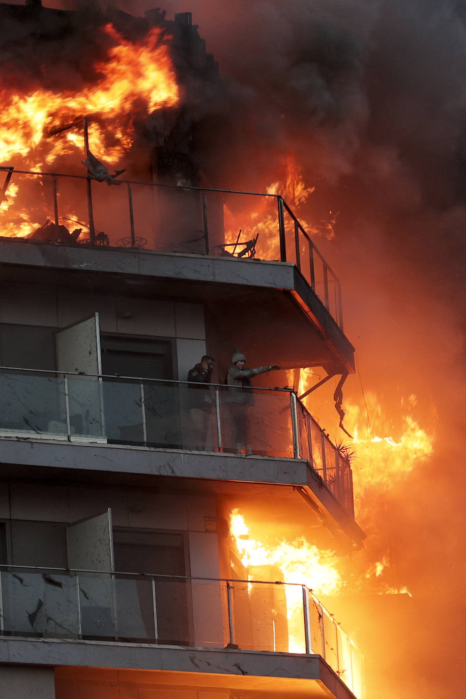 Las imágenes del incendio en un edificio de Valencia