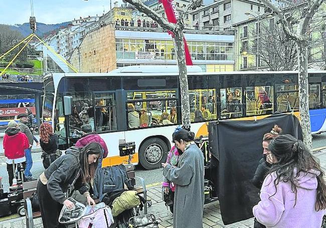 El interior de un autobús acogió las primeras escenas de grabación.