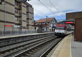 La estación de tren de Ugao-Miraballes está construida en curva.