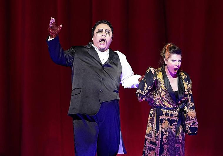 Amartuvshin Enkhbat y Sabina Puértolas durante la interpretación del celebrado dúo.