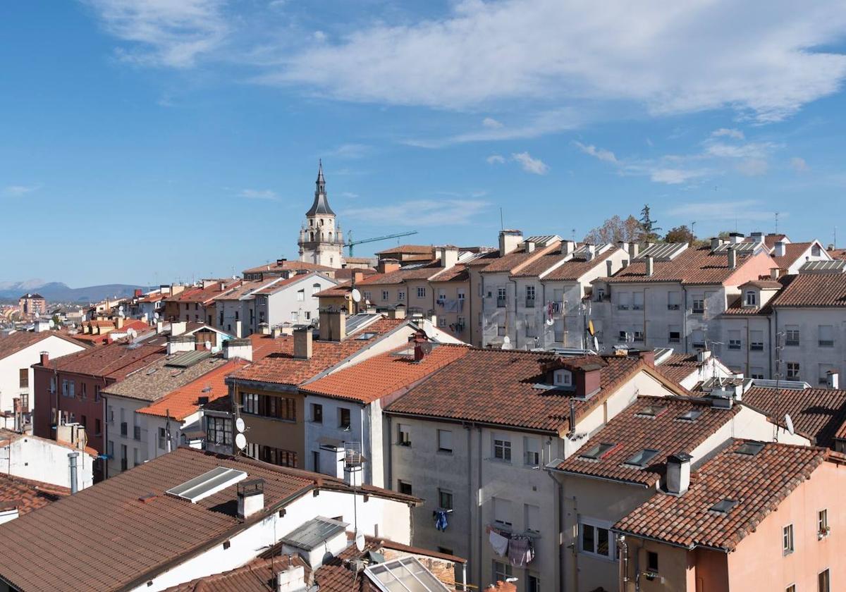 Las primeras quince viviendas a rehabilitar podrían salir del Casco Viejo.