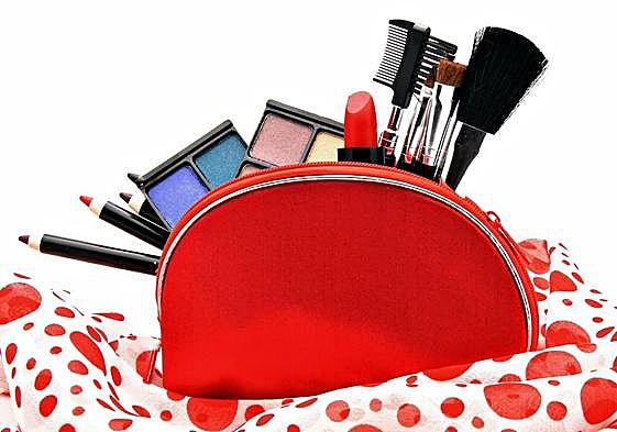 Dermatitis, desequilibrio hormonal... Los peligros del uso de cosméticos en menores, según la OCU