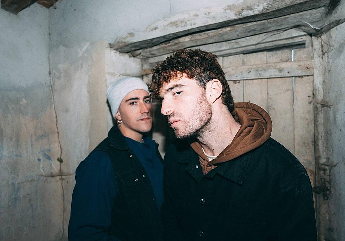 Beñat Oribe y Gari Uriarte forman Dupla, grupo de la Llanada Alavesa que ha publicado su segundo álbum este mes.