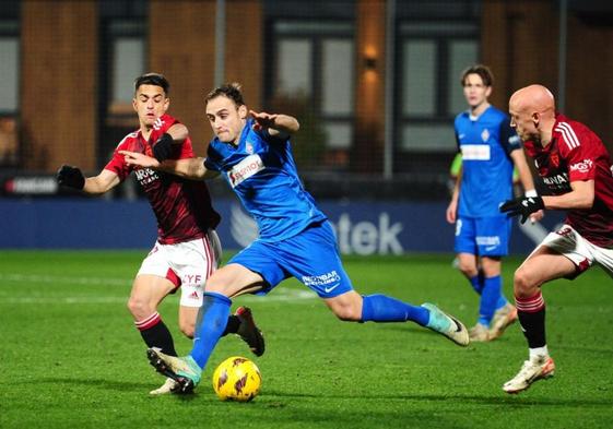 Dani Lasure, durante el choque contra el Zaragoza en Lezama.