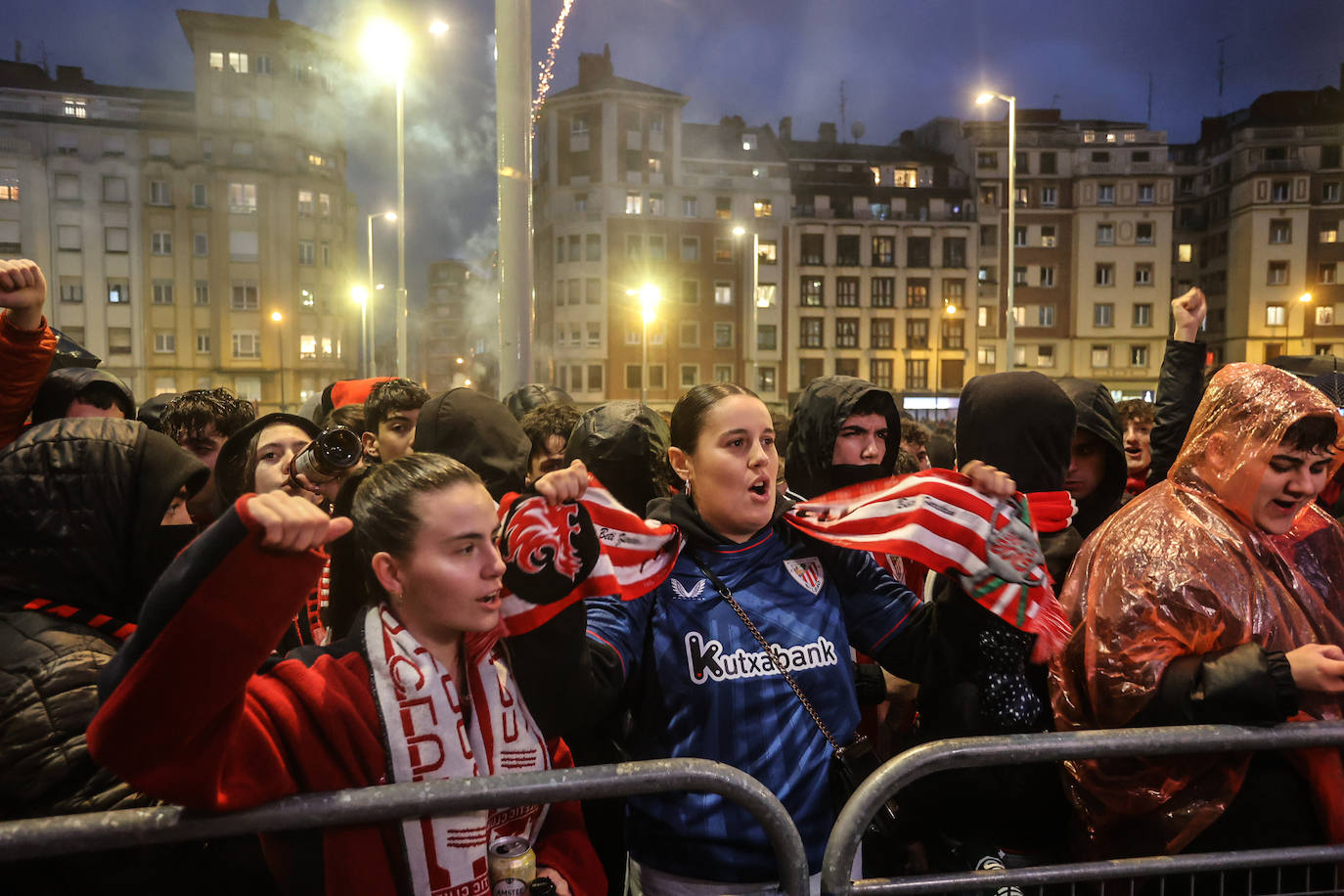 Las mejores fotos del recibimiento al Athletic en San Mamés