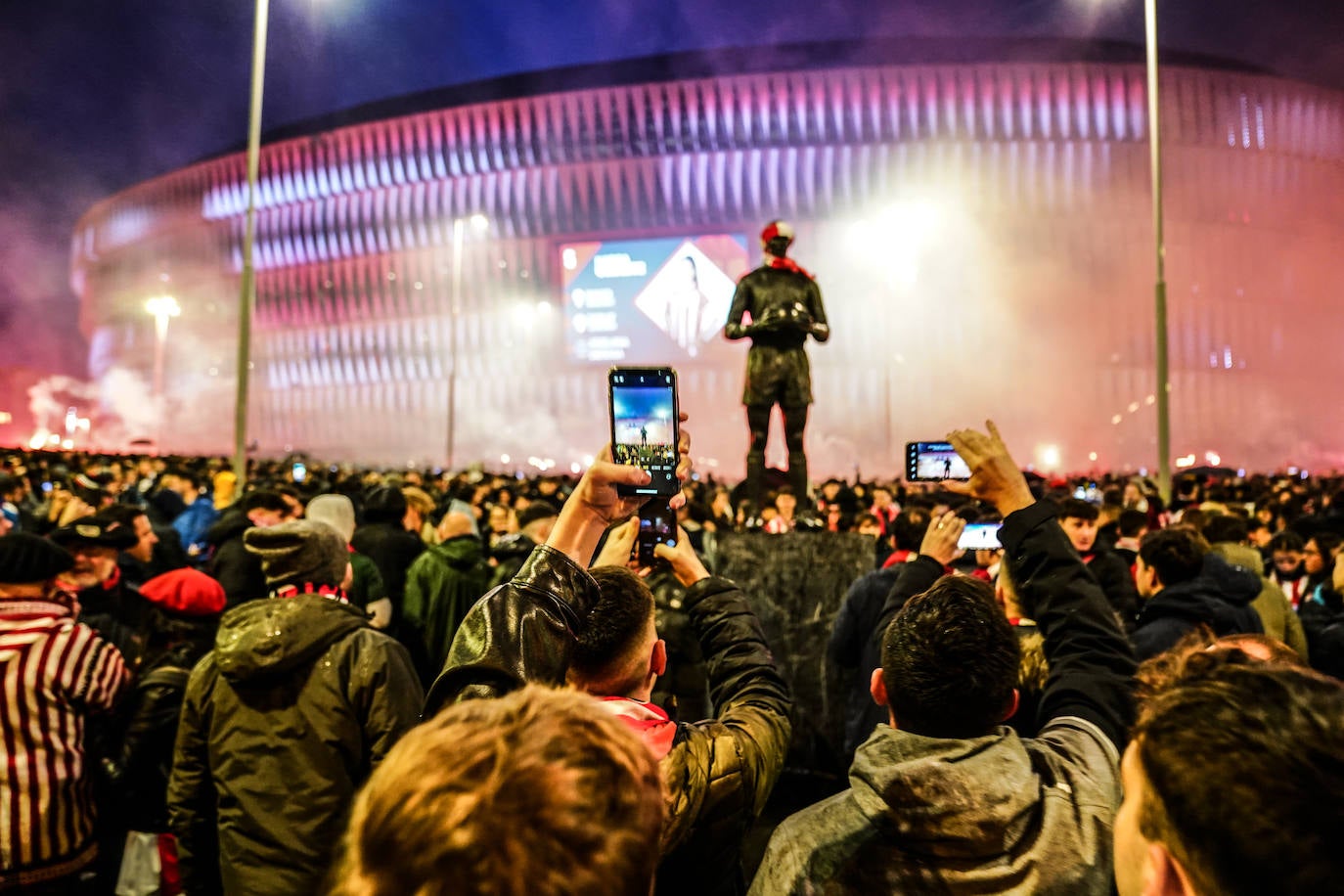 Las mejores fotos del recibimiento al Athletic en San Mamés