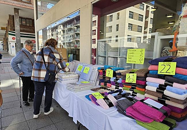 Muchos vecinos aprovecharon para comprar productos para el invierno que viene.