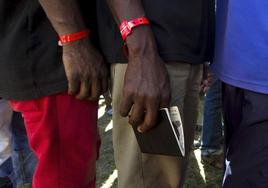 Investigan la llegada a Bilbao de jóvenes de Gambia con pasaportes «adulterados»