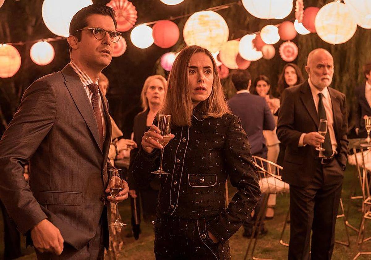 Imagen principal - fFotogramas de 'Galgos', 'Patria' y 'Bajo las estrellas', tres de los trabajos más aplaudidos de Viscarret.