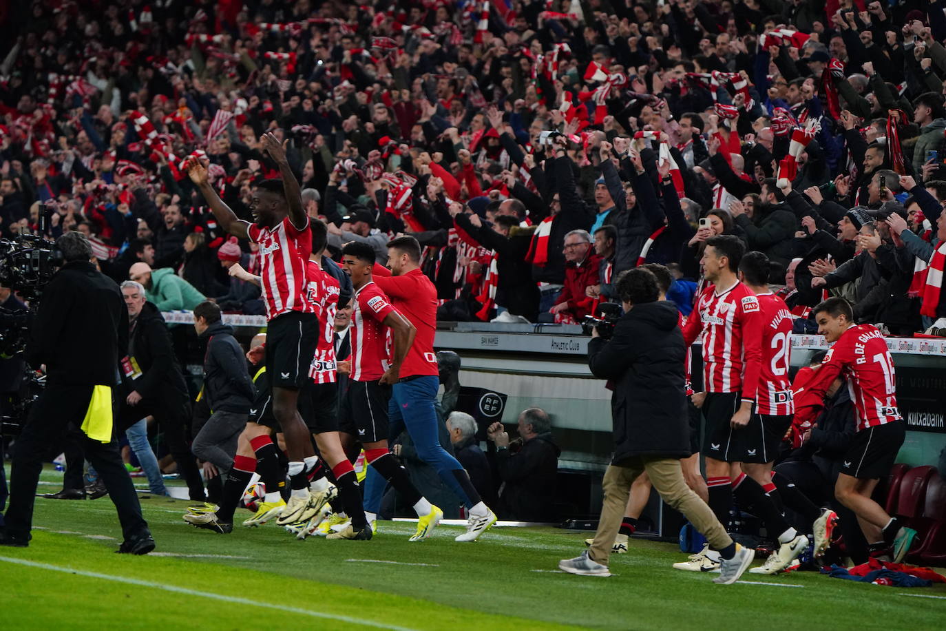 La fiesta de los jugadores del Athletic en San Mamés