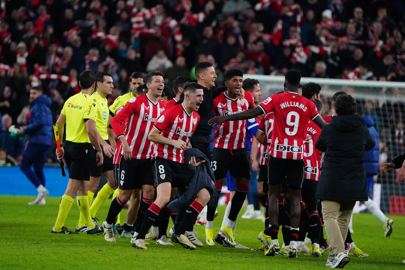 La fiesta de los jugadores del Athletic en San Mamés