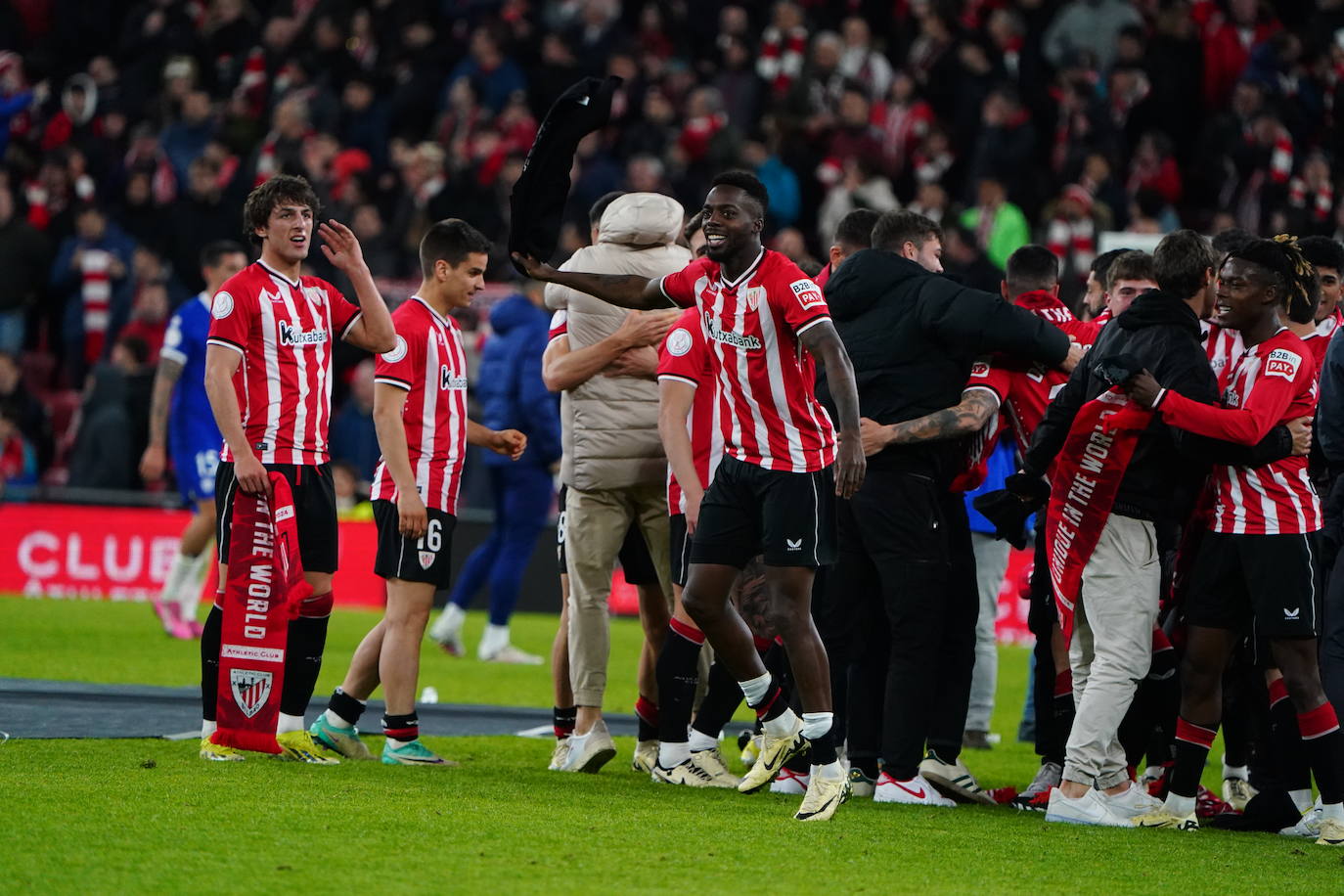 La fiesta de los jugadores del Athletic en San Mamés