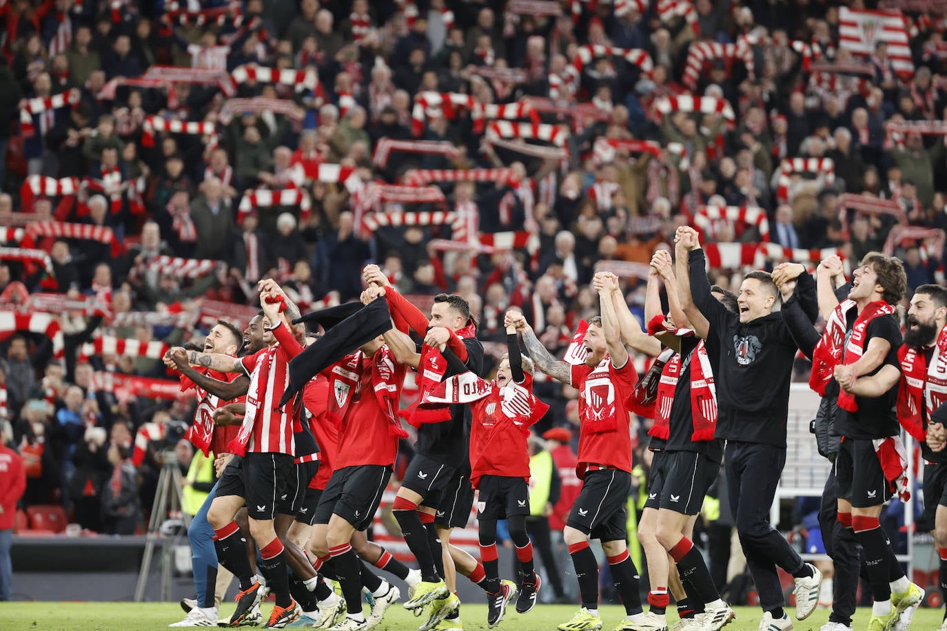 La fiesta de los jugadores del Athletic en San Mamés