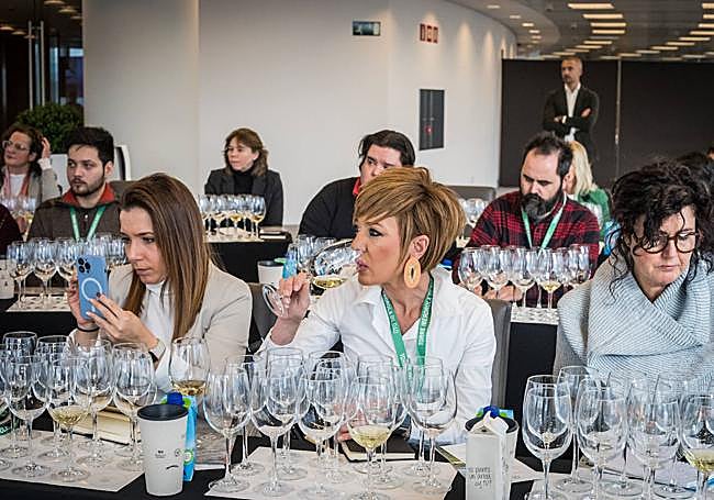 Un momento de la cata.