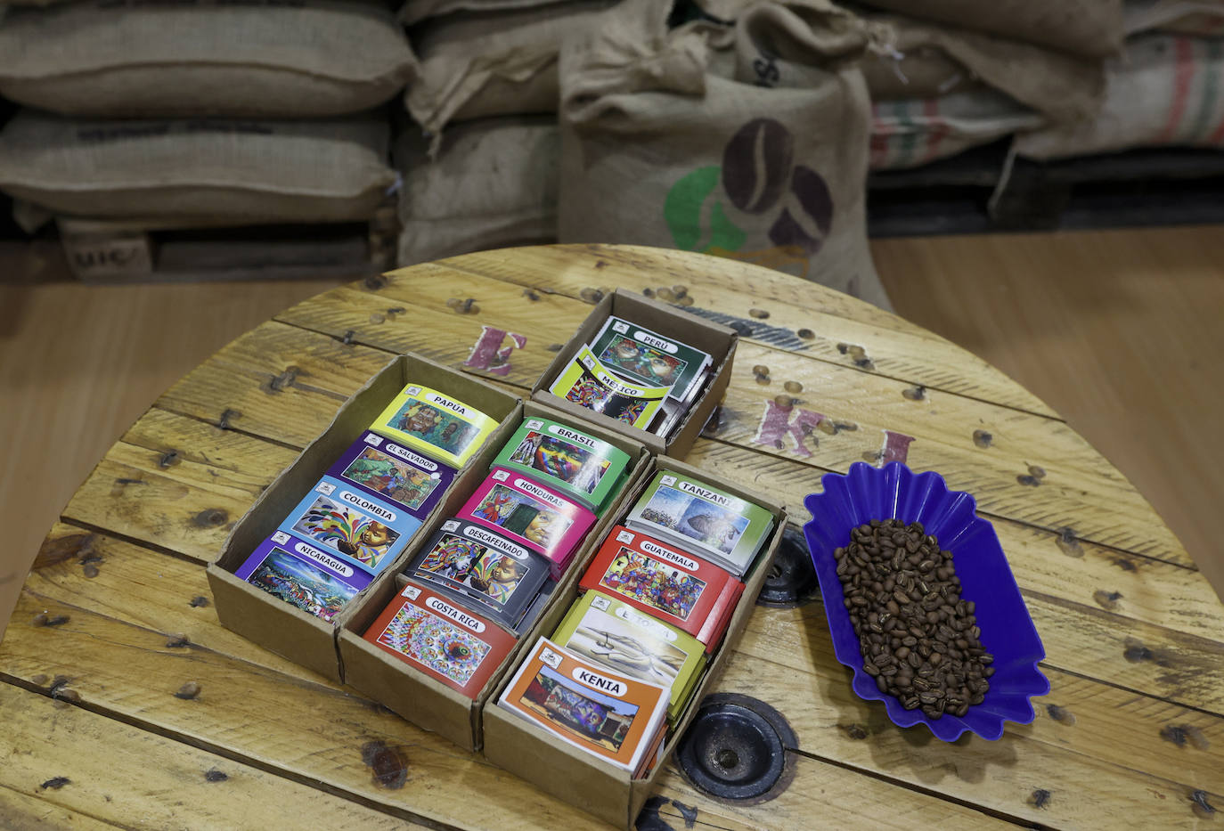 Arnaldo y Esther, la pareja que ha abierto una tienda en Bilbao con los mejores cafés del mundo
