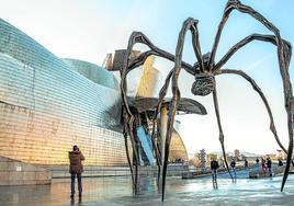 La escultura de Louise Bourgeois está junto al lugar donde se van a desarrollar las obras de reparación del muelle. z