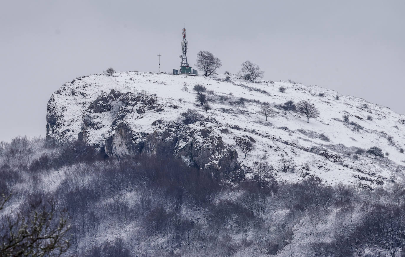 La nieve cubre de blanco Zuia y Murgia