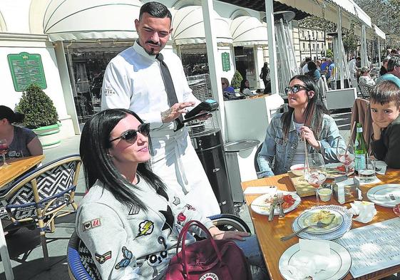 La hostelería espera con impaciencia a los bilbaínos para hacer su agosto en abril.