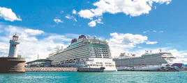 Dos cruceros atracados a la vez en el puerto de Getxo.