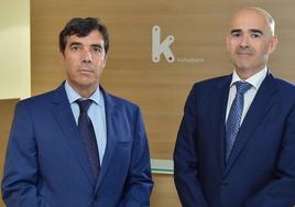 El presidente de Kutxabank, Antón Arriola, y el CEO, Eduardo Ruiz de Gordejuela