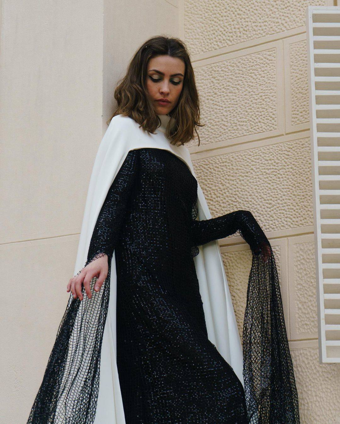 La joven vitoriana que diseña delicados vestidos y capas para la alfombra roja