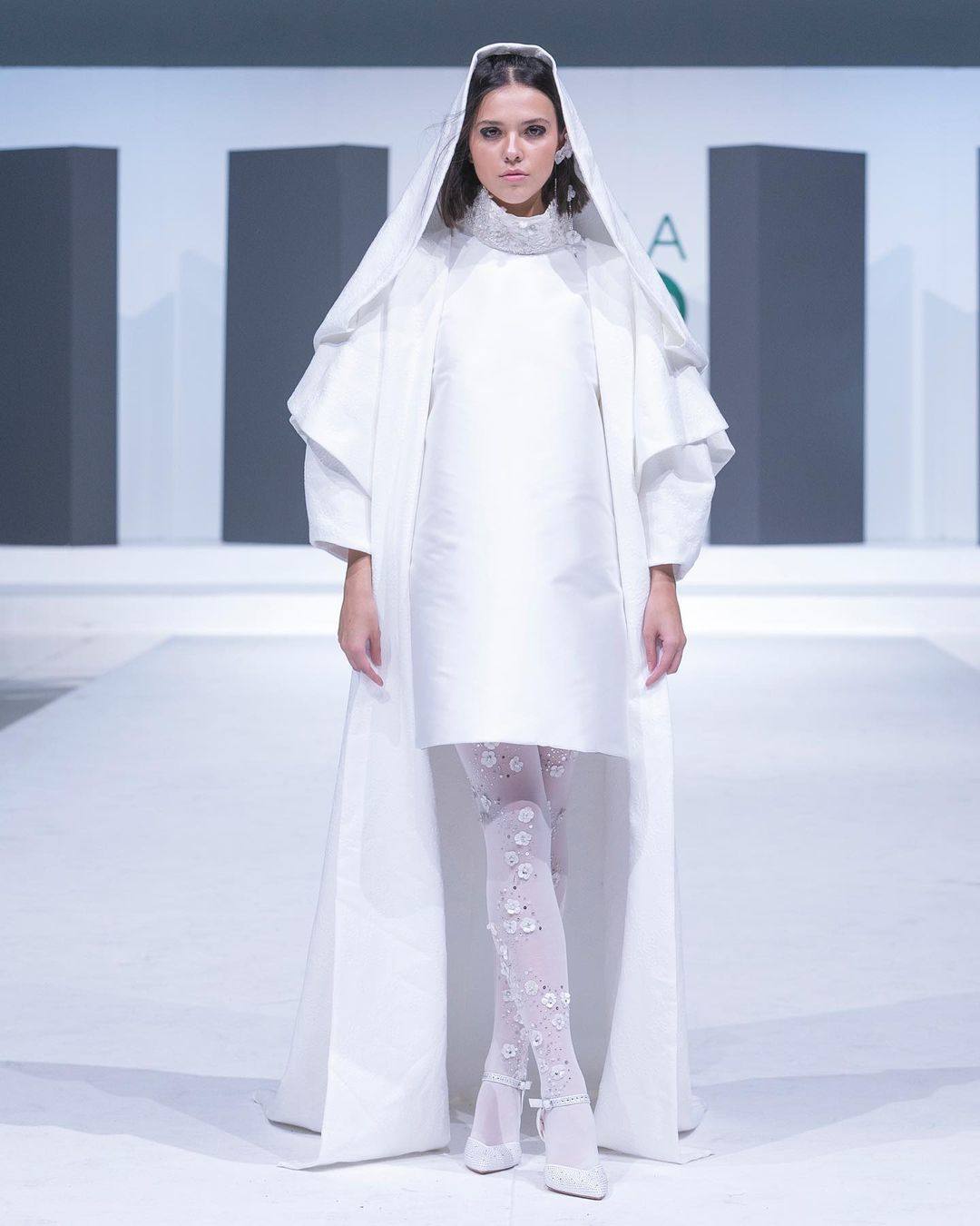 La joven vitoriana que diseña delicados vestidos y capas para la alfombra roja