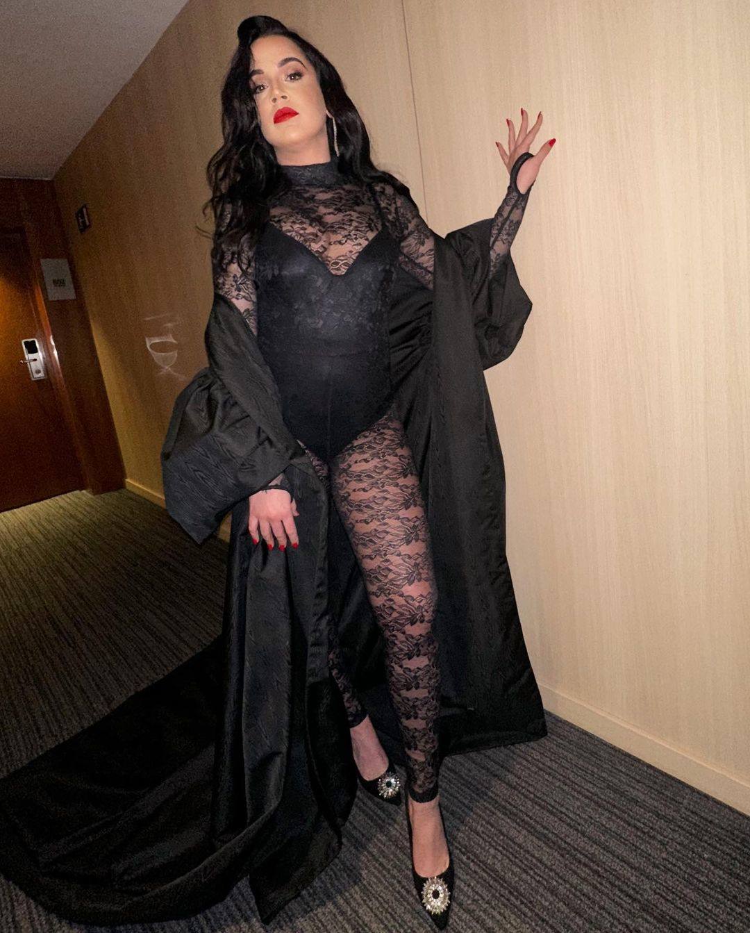 La joven vitoriana que diseña delicados vestidos y capas para la alfombra roja