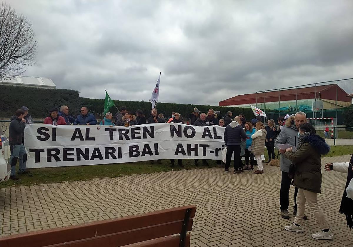Concentración en Ribabellosa contra el trazado del TAV en la Ribera Baja.