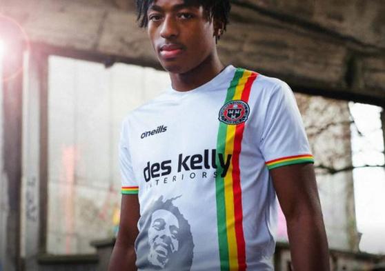 La camiseta en homenaje a Bob Marley, es una de las más solicitadas.