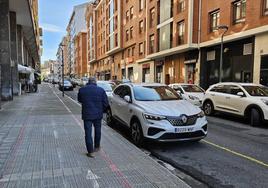 Los taxistas proponen estrechar la acera un metro para que haya suficiente espacio.