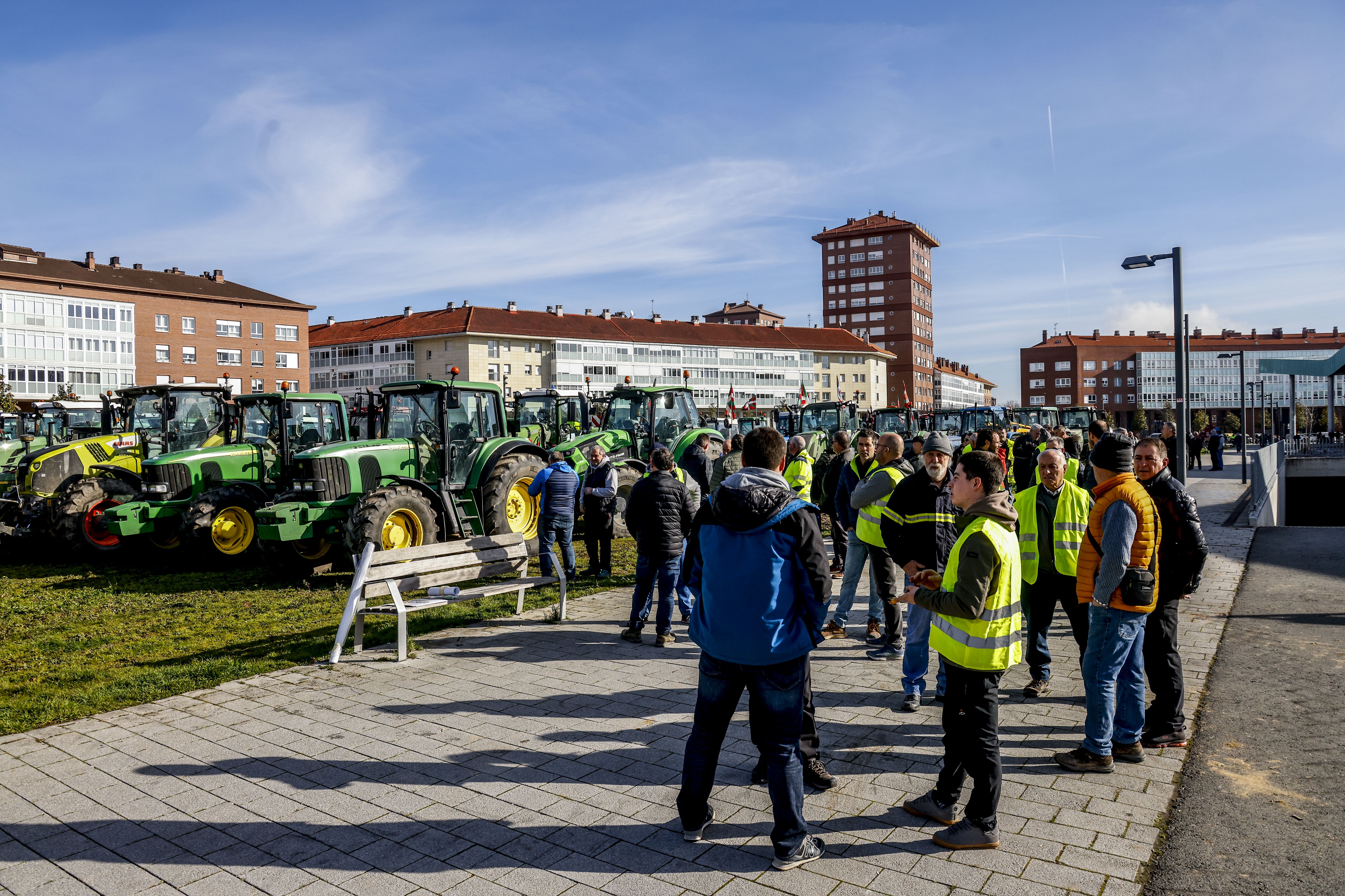 Segunda tractorada frente al Gobierno vasco