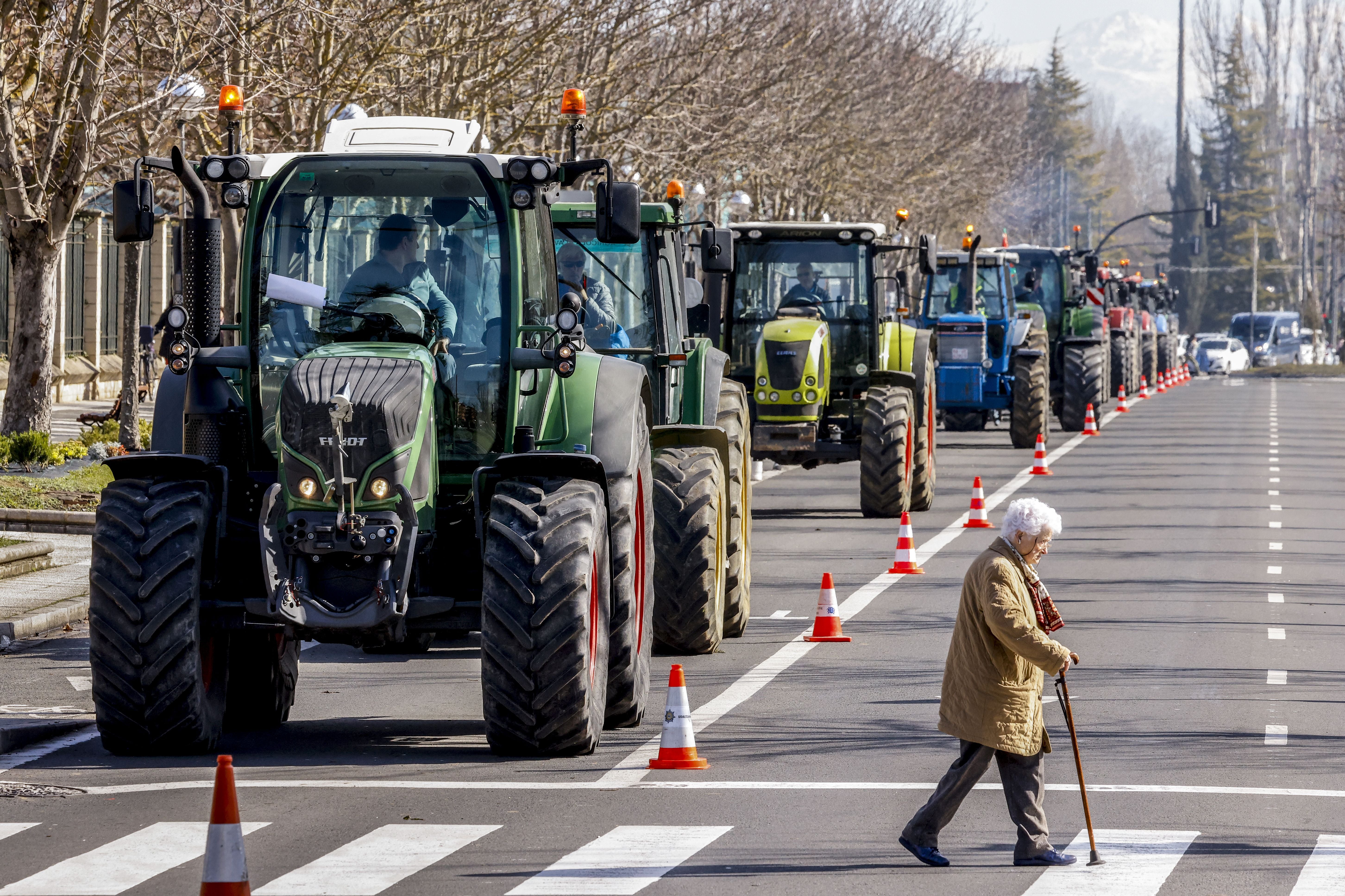 Segunda tractorada frente al Gobierno vasco