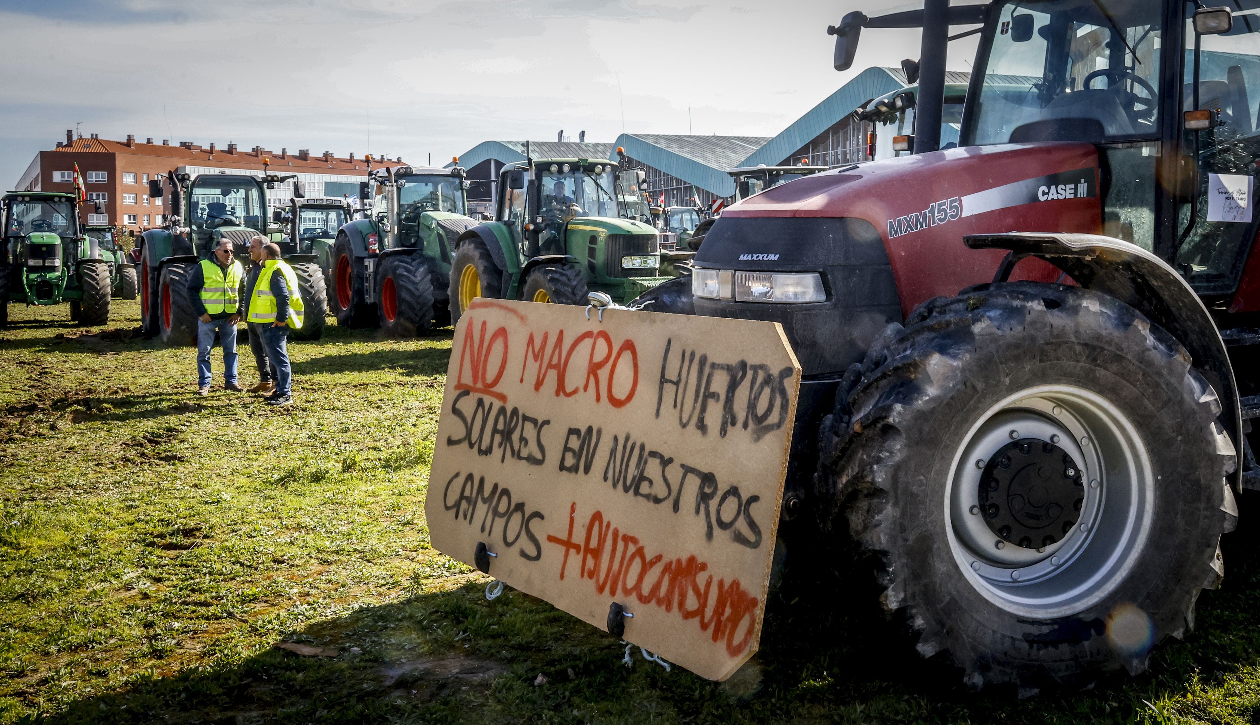 Segunda tractorada frente al Gobierno vasco