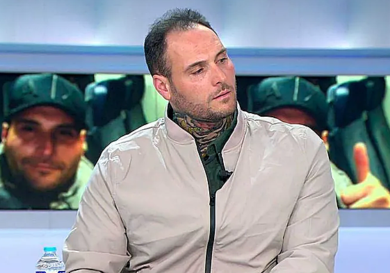 Una militar trans dice que está a gusto con su cuerpo de hombre y se hace famosa en televisión