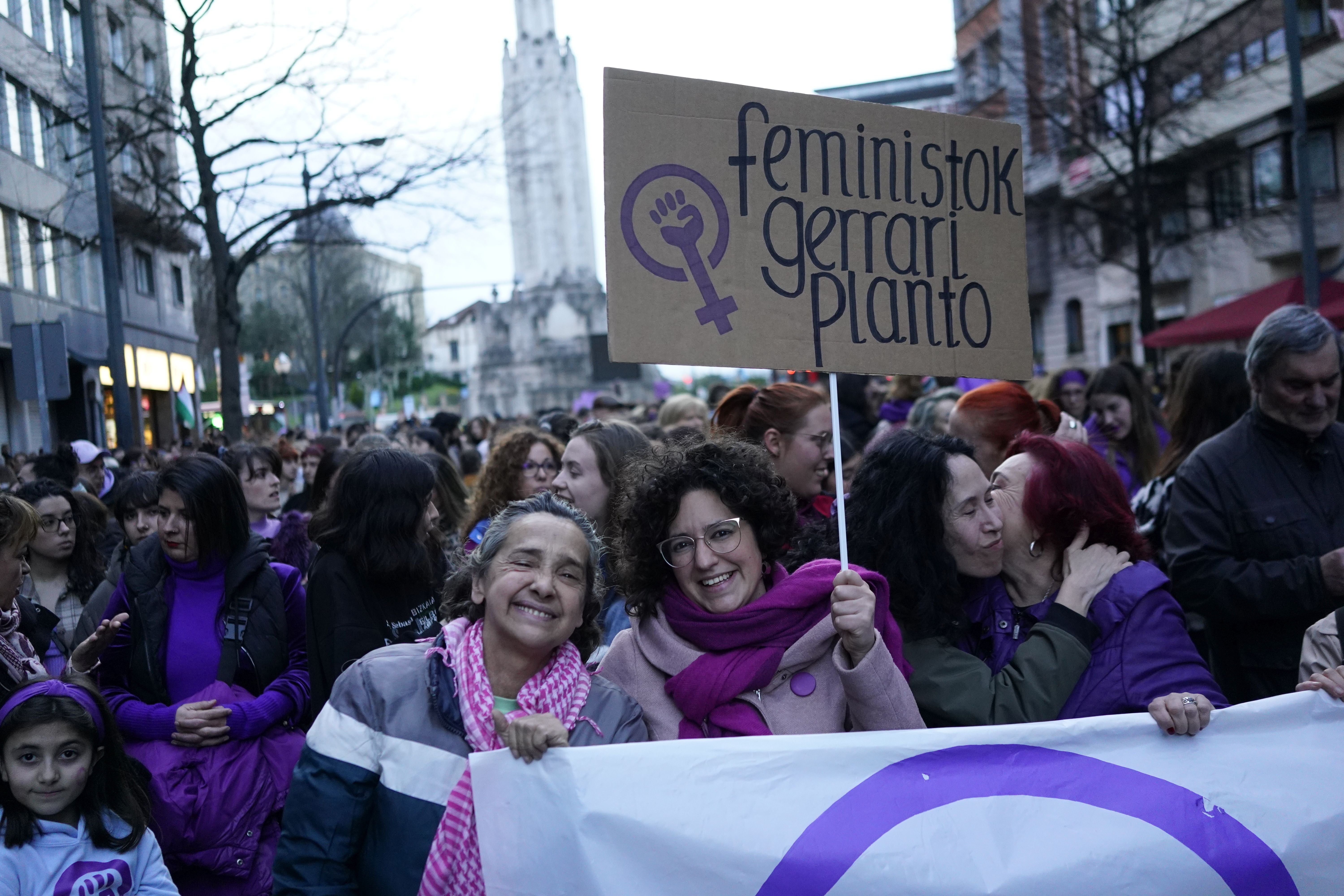 Miles de mujeres avanzan juntas en Bilbao contra la violencia sexual, la discriminación...