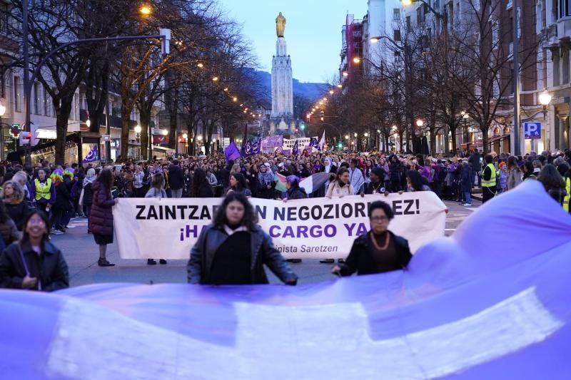 Miles de mujeres avanzan juntas en Bilbao contra la violencia sexual, la discriminación...
