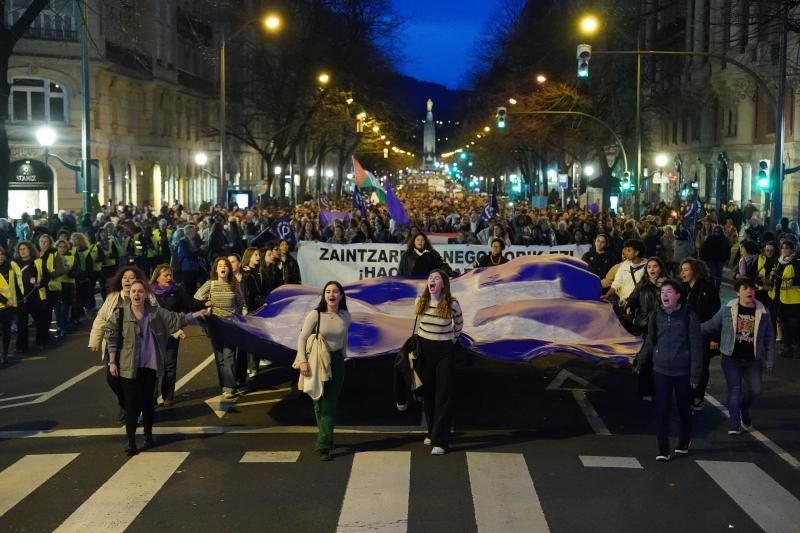 Miles de mujeres avanzan juntas en Bilbao contra la violencia sexual, la discriminación...