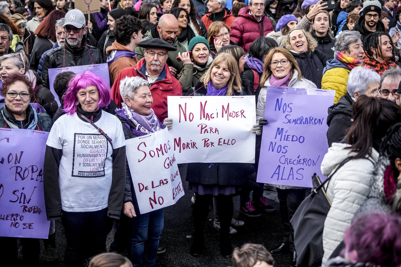 Miles de mujeres toman las calles de Vitoria para reivindicar la igualdad