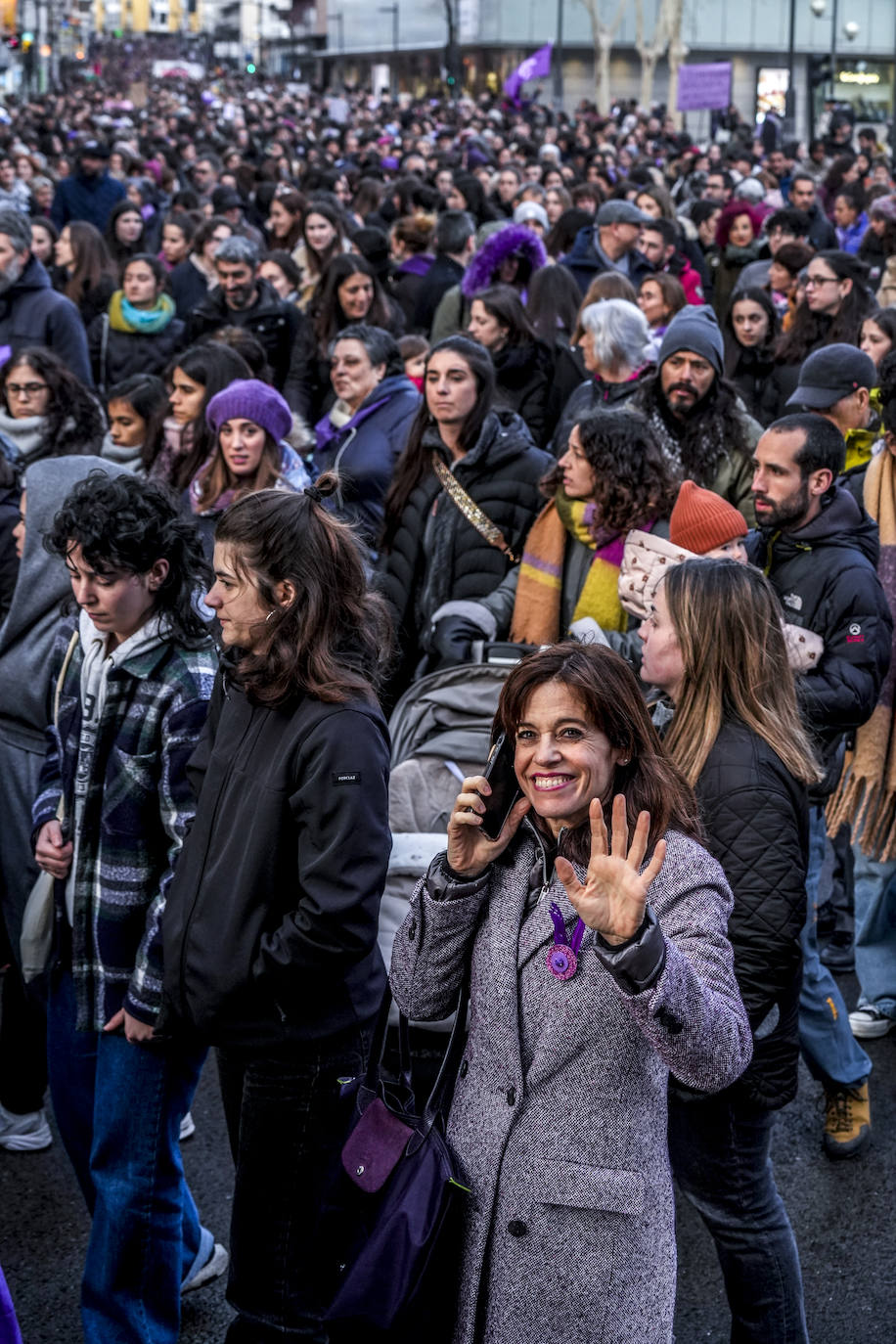 Miles de mujeres toman las calles de Vitoria para reivindicar la igualdad
