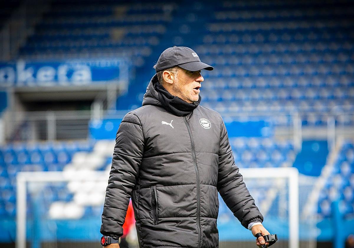 Luis García, durante una sesión preparatoria en Mendizorroza.