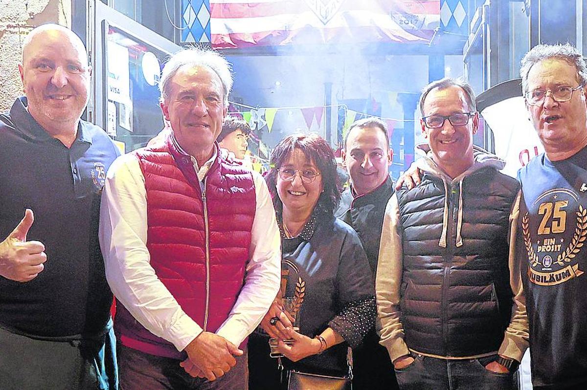 Alfredo Thate, Andoni Goikoetxea, Carmen Thate, Ritxard Fernández, Joseba Etxeberria y Enrique Thate.